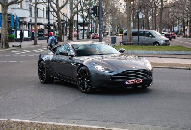 Aston Martin DB11 V8