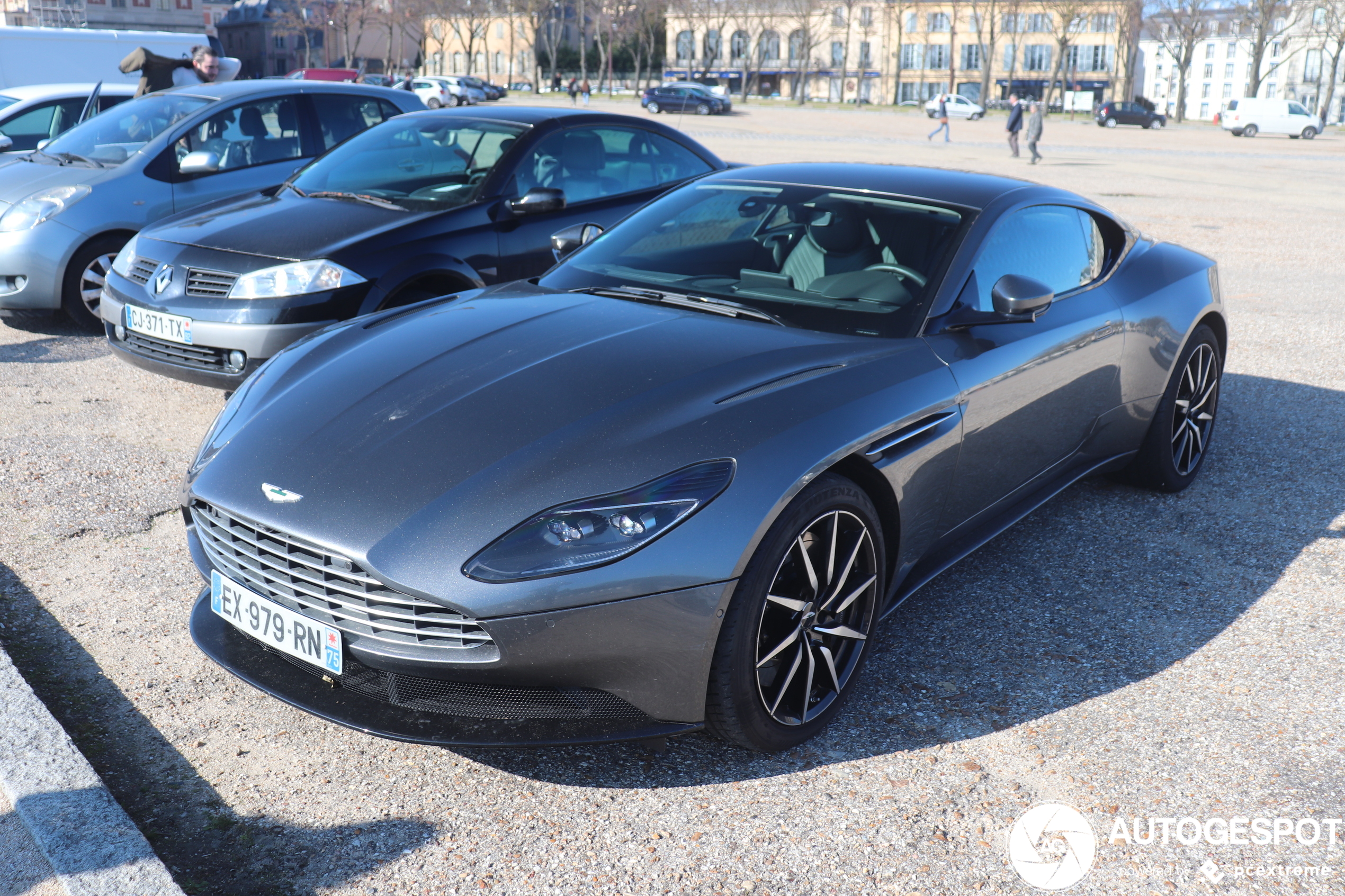 Aston Martin DB11 V8