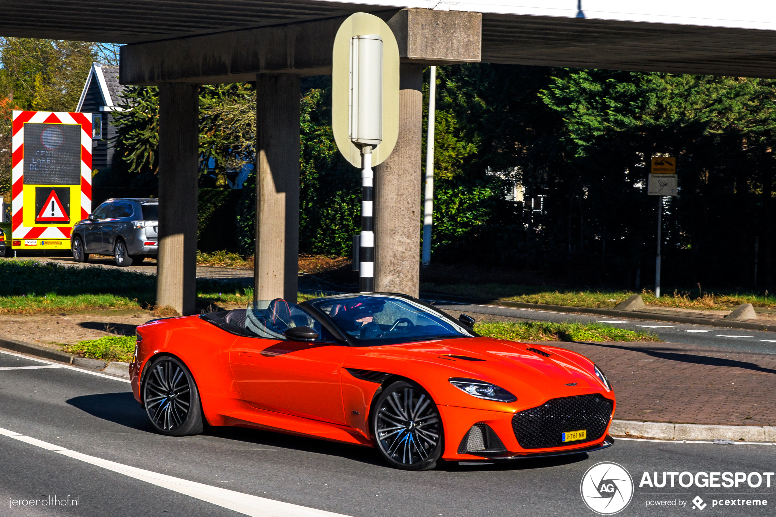 Aston Martin DBS Superleggera Volante