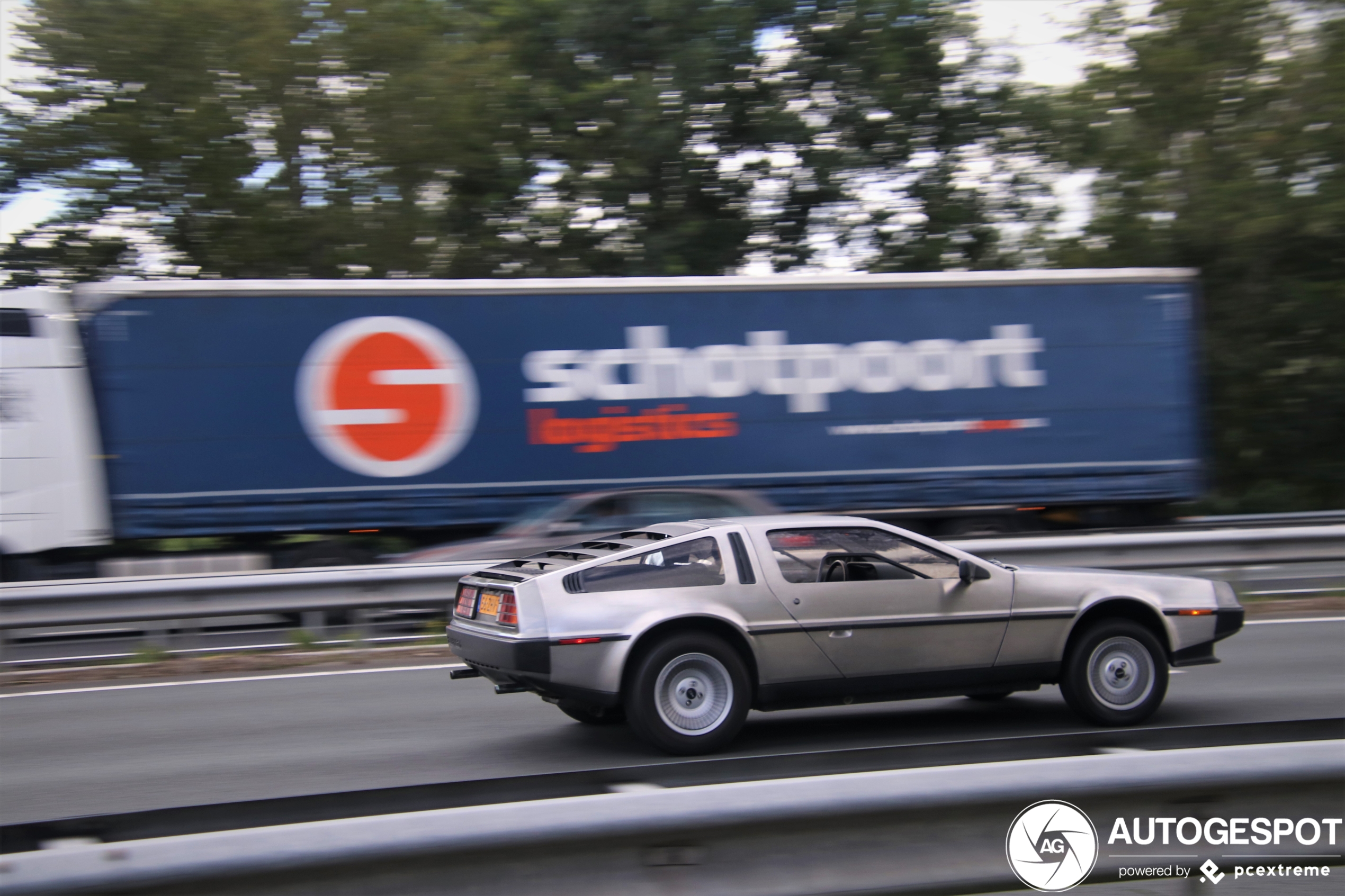 DeLorean DMC-12