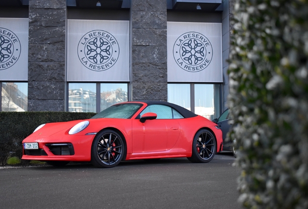 Porsche 992 Carrera 4S Cabriolet