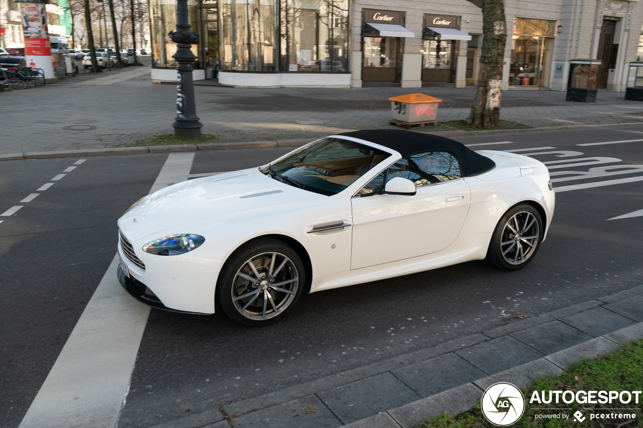 Aston Martin V8 Vantage Roadster 2012 - 5 agosto 2013 - Autogespot