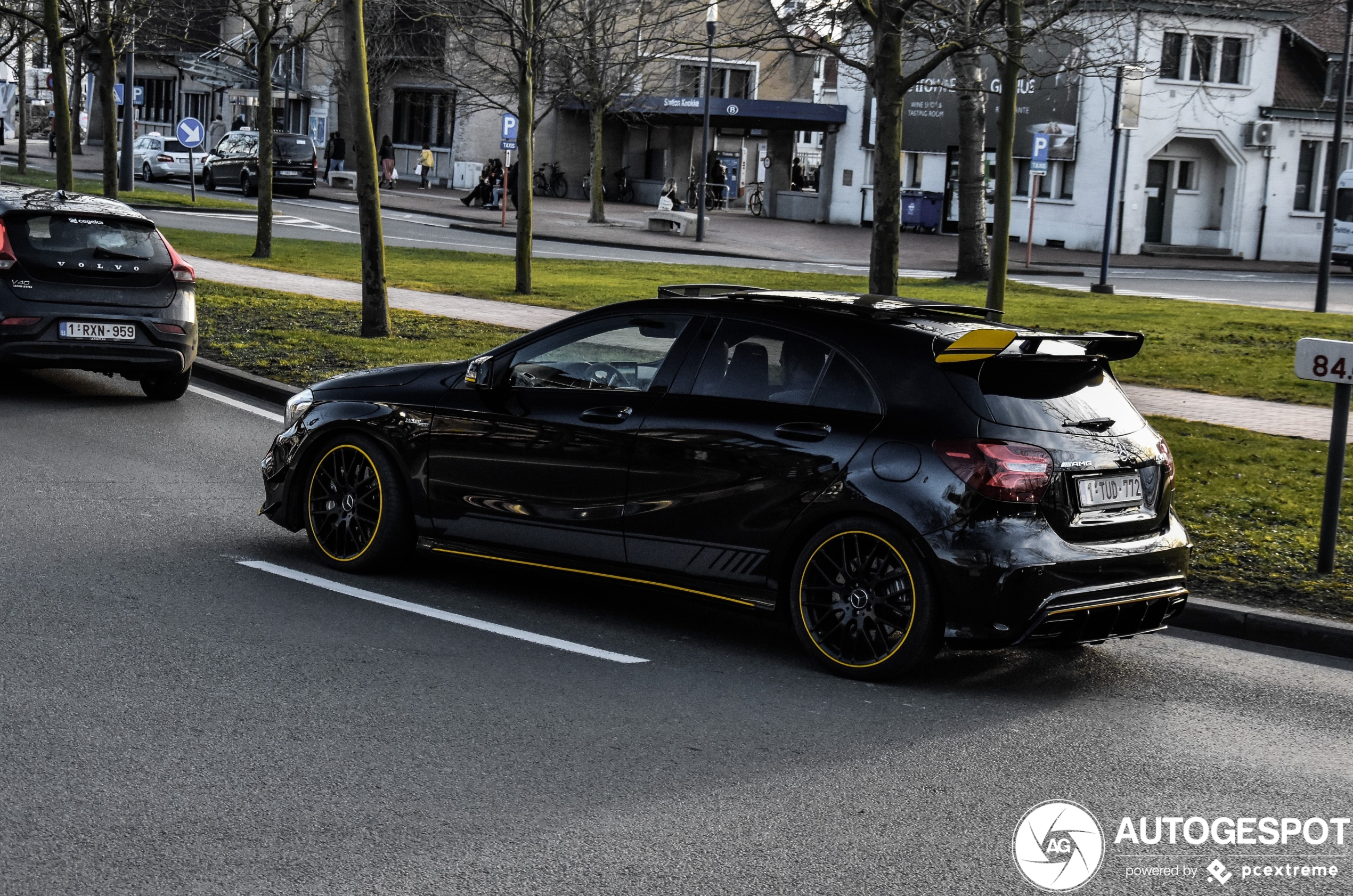 Mercedes-AMG A 45 W176 Yellow Night Edition