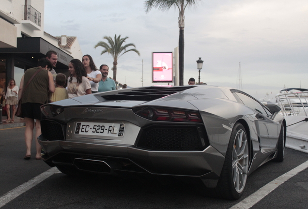 Lamborghini Aventador LP700-4