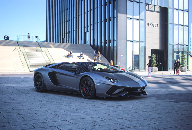 Lamborghini Aventador S LP740-4 Roadster