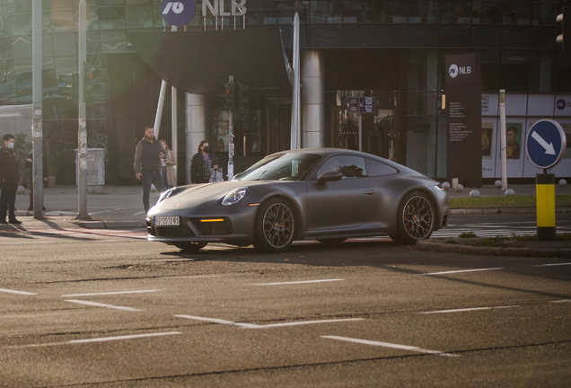 Porsche 992 Carrera 4S