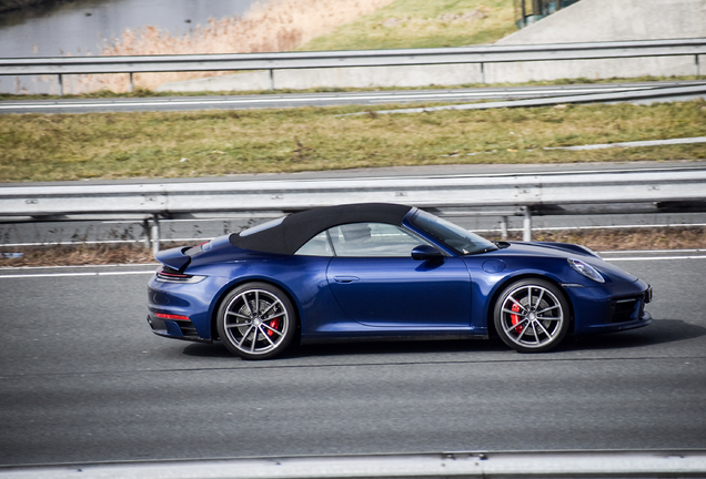 Porsche 992 Carrera 4S Cabriolet