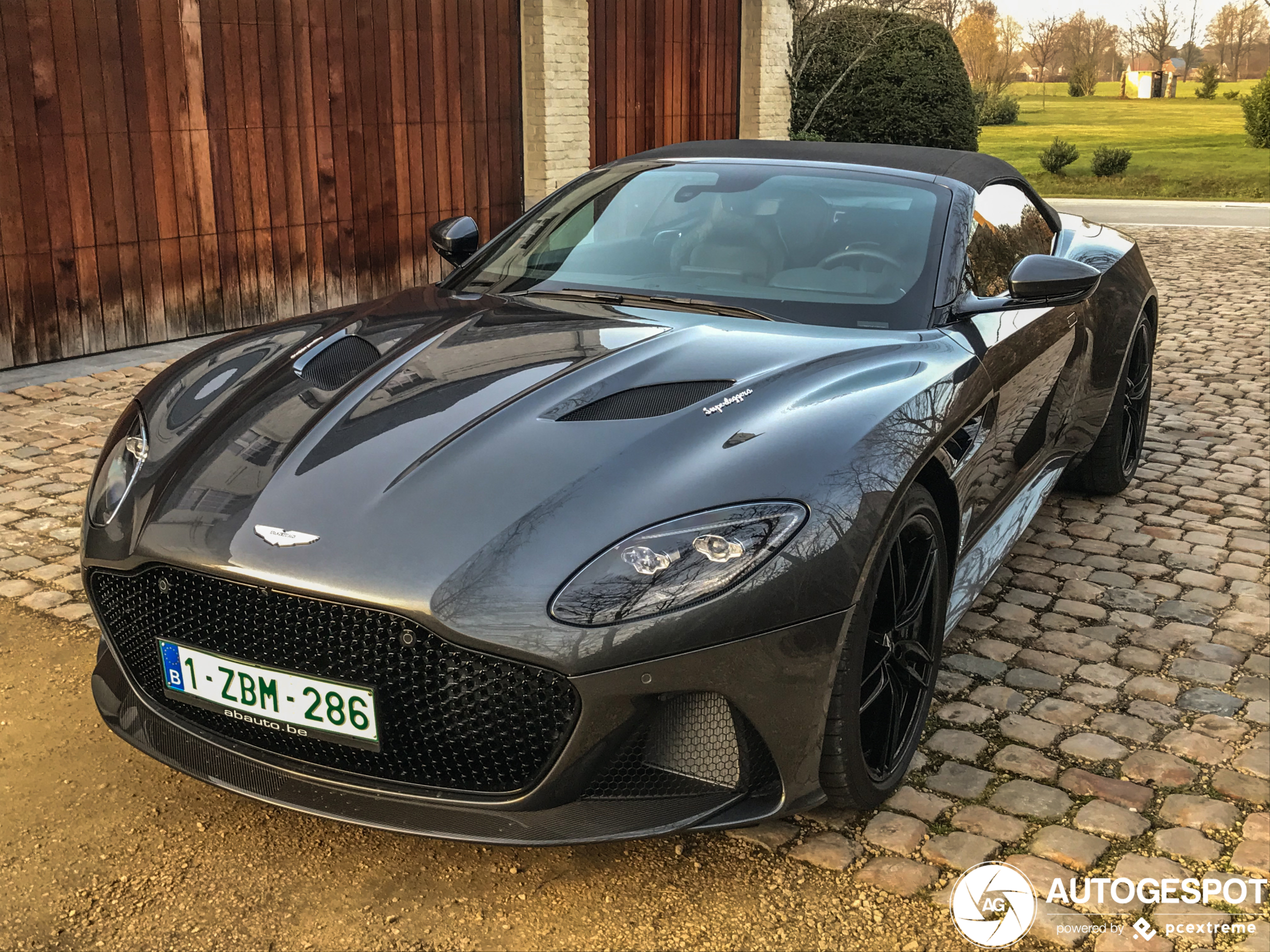 Aston Martin DBS Superleggera Volante