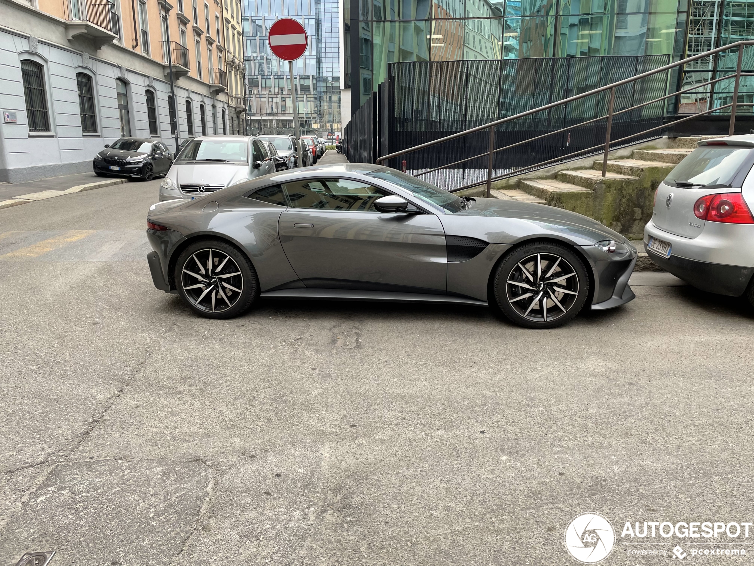 Aston Martin V8 Vantage 2018