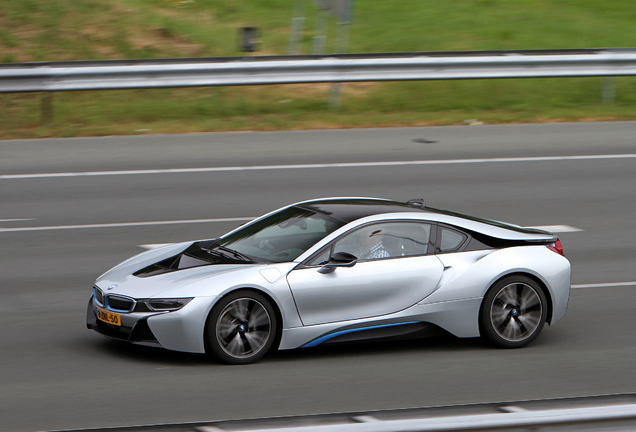 BMW i8