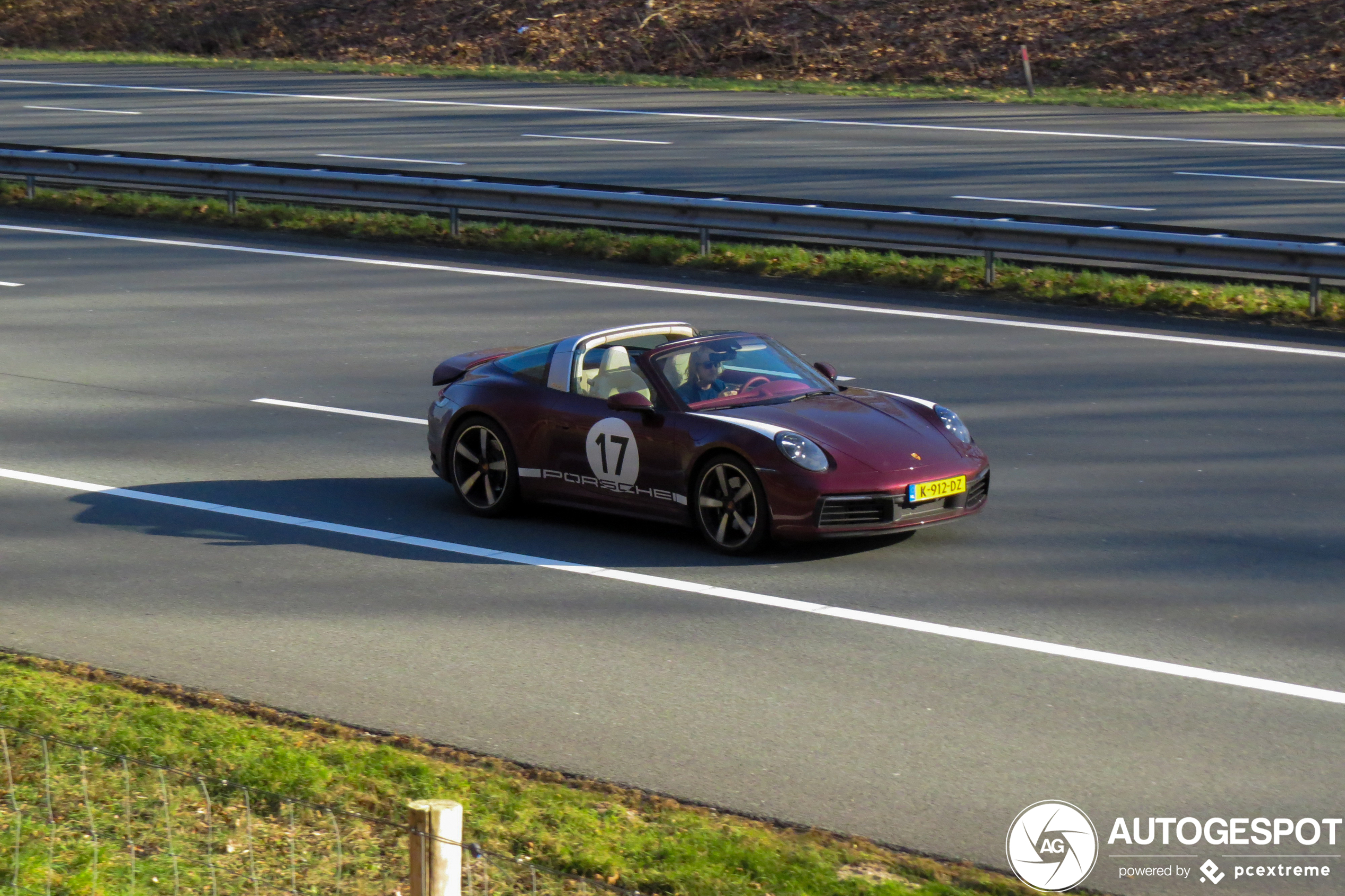 Porsche 992 Targa 4S Heritage Design Edition