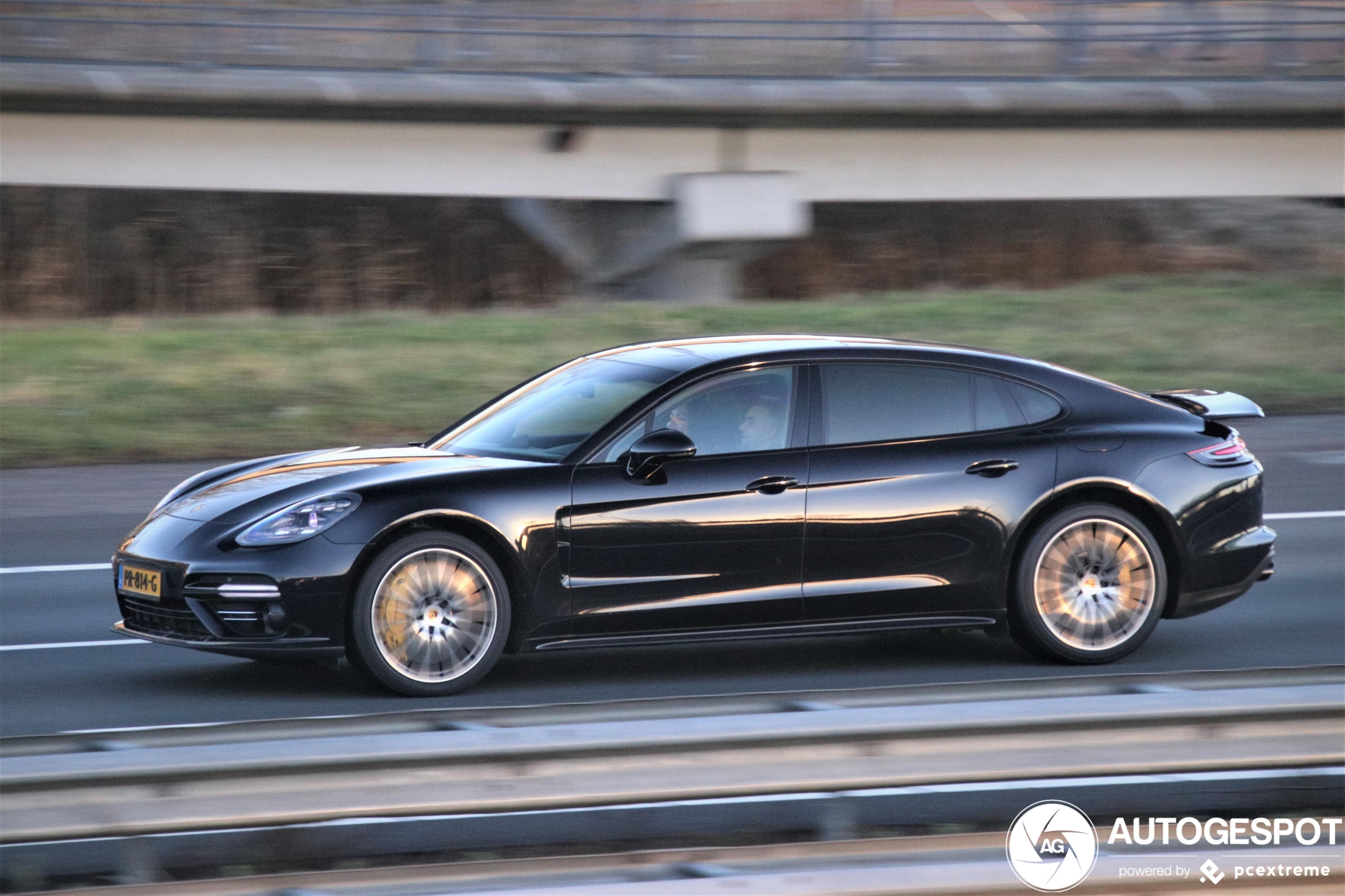 Porsche 971 Panamera Turbo S E-Hybrid Executive