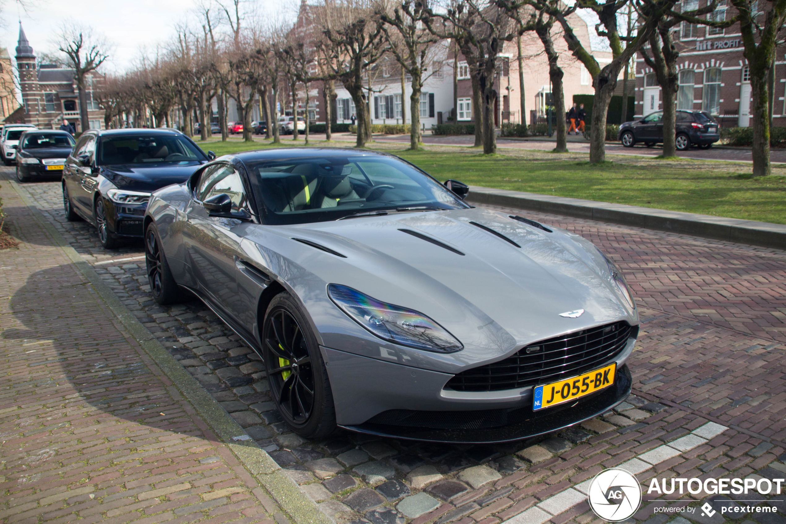 Aston Martin DB11 AMR