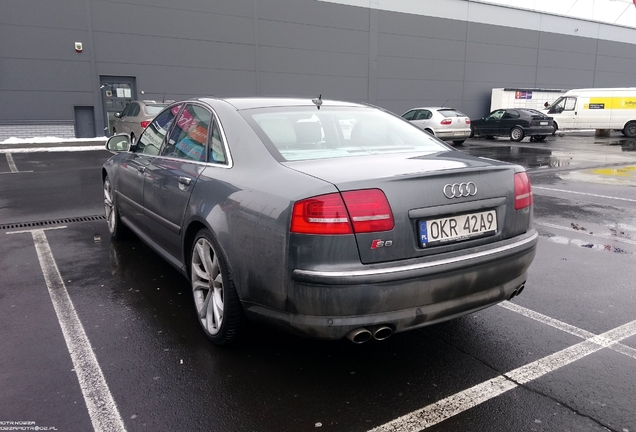 Audi S8 D3