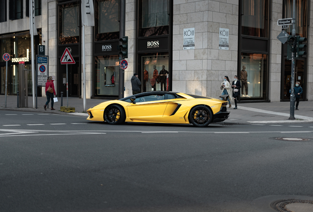 Lamborghini Aventador LP700-4