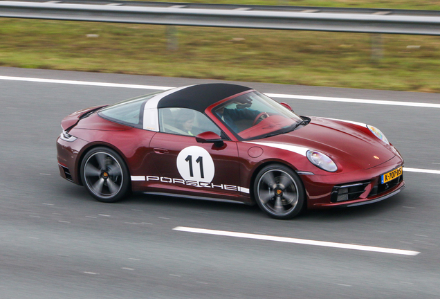 Porsche 992 Targa 4S Heritage Design Edition