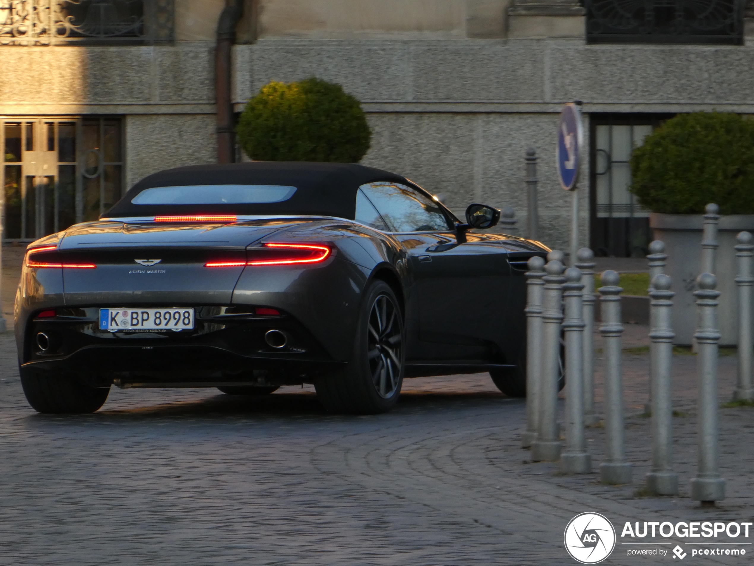 Aston Martin DB11 V8 Volante