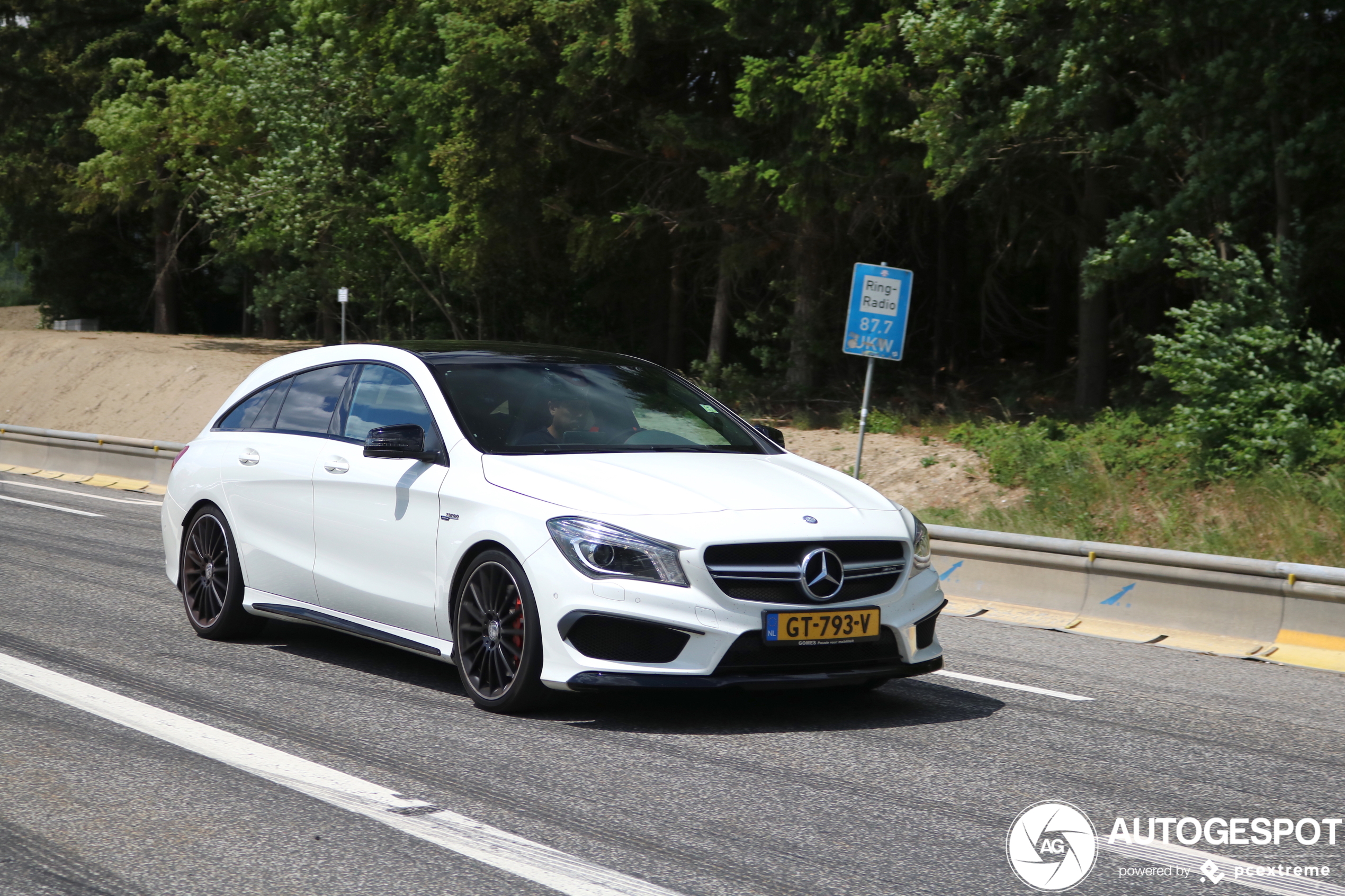 Mercedes-Benz CLA 45 AMG Shooting Brake