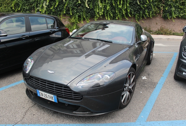 Aston Martin V8 Vantage S