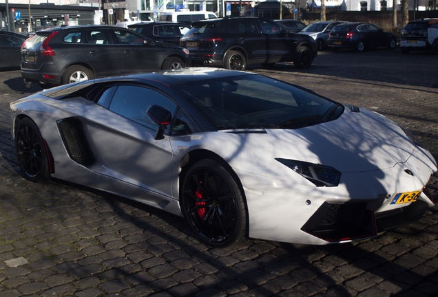 Lamborghini Aventador LP700-4