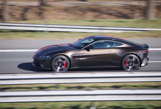 Aston Martin V8 Vantage 2018