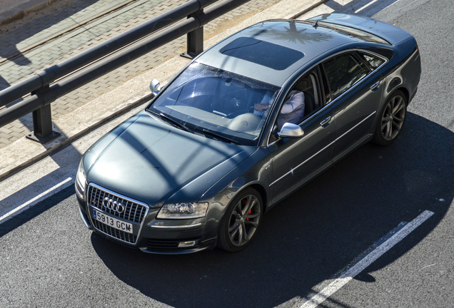 Audi S8 D3