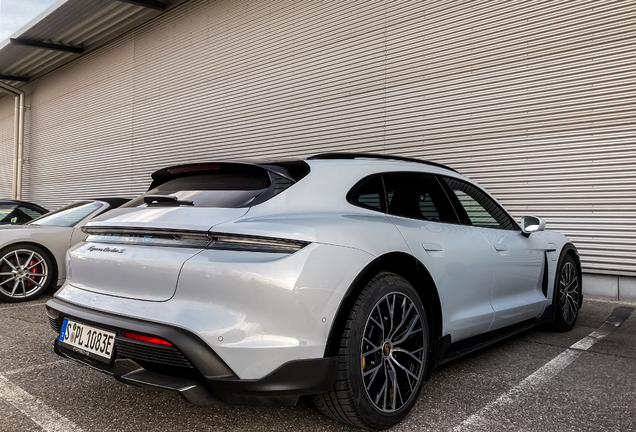 Porsche Taycan Turbo S Cross Turismo