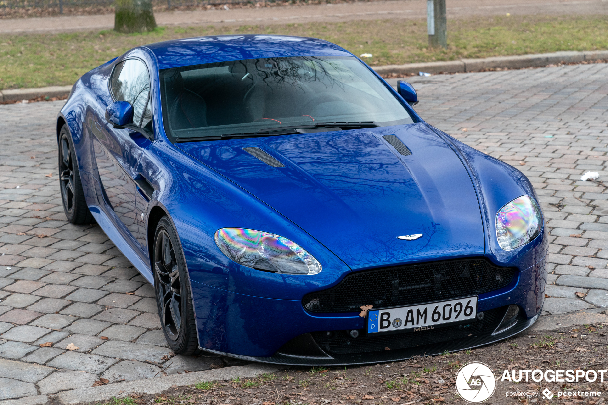 Aston Martin V8 Vantage S