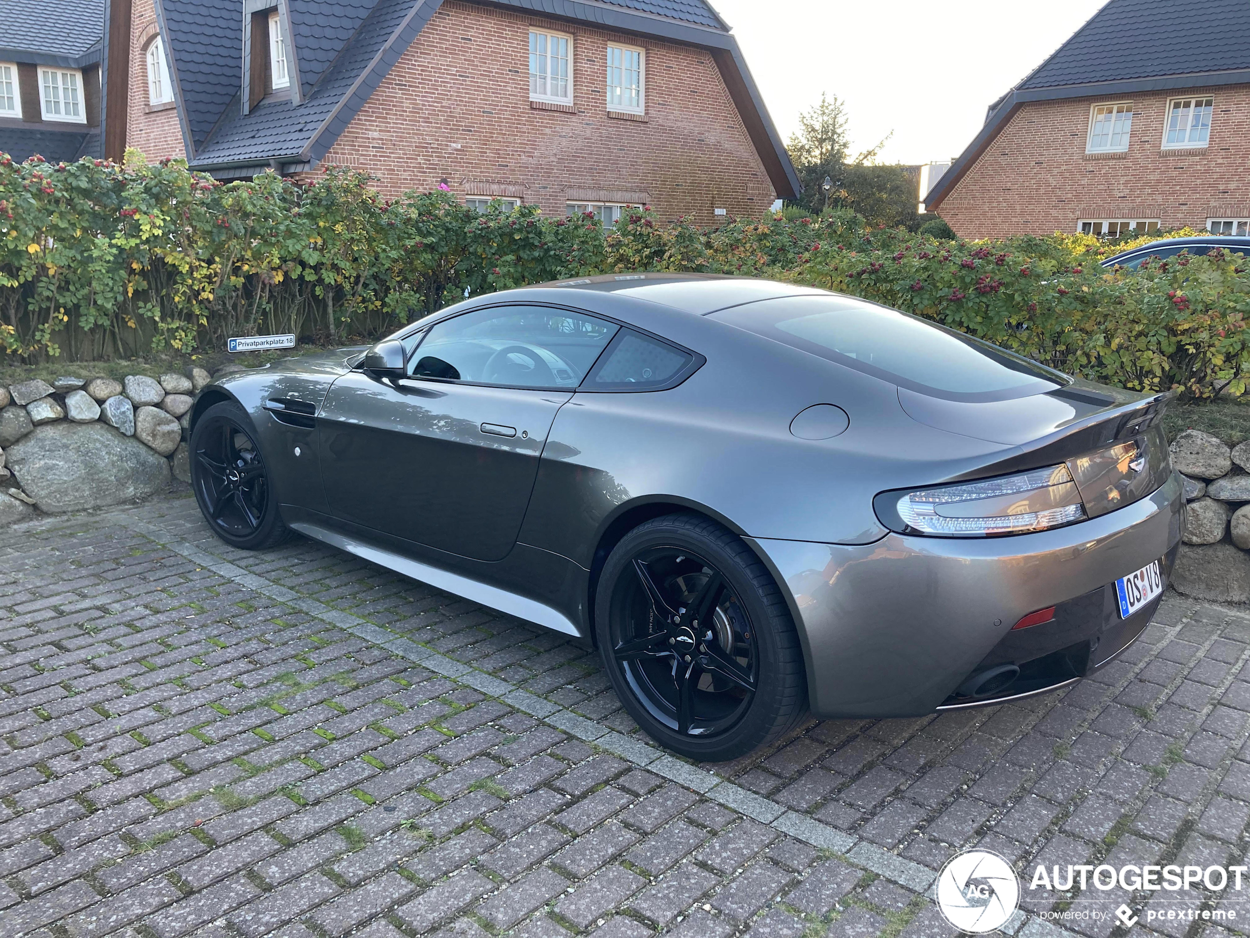 Aston Martin V8 Vantage AMR