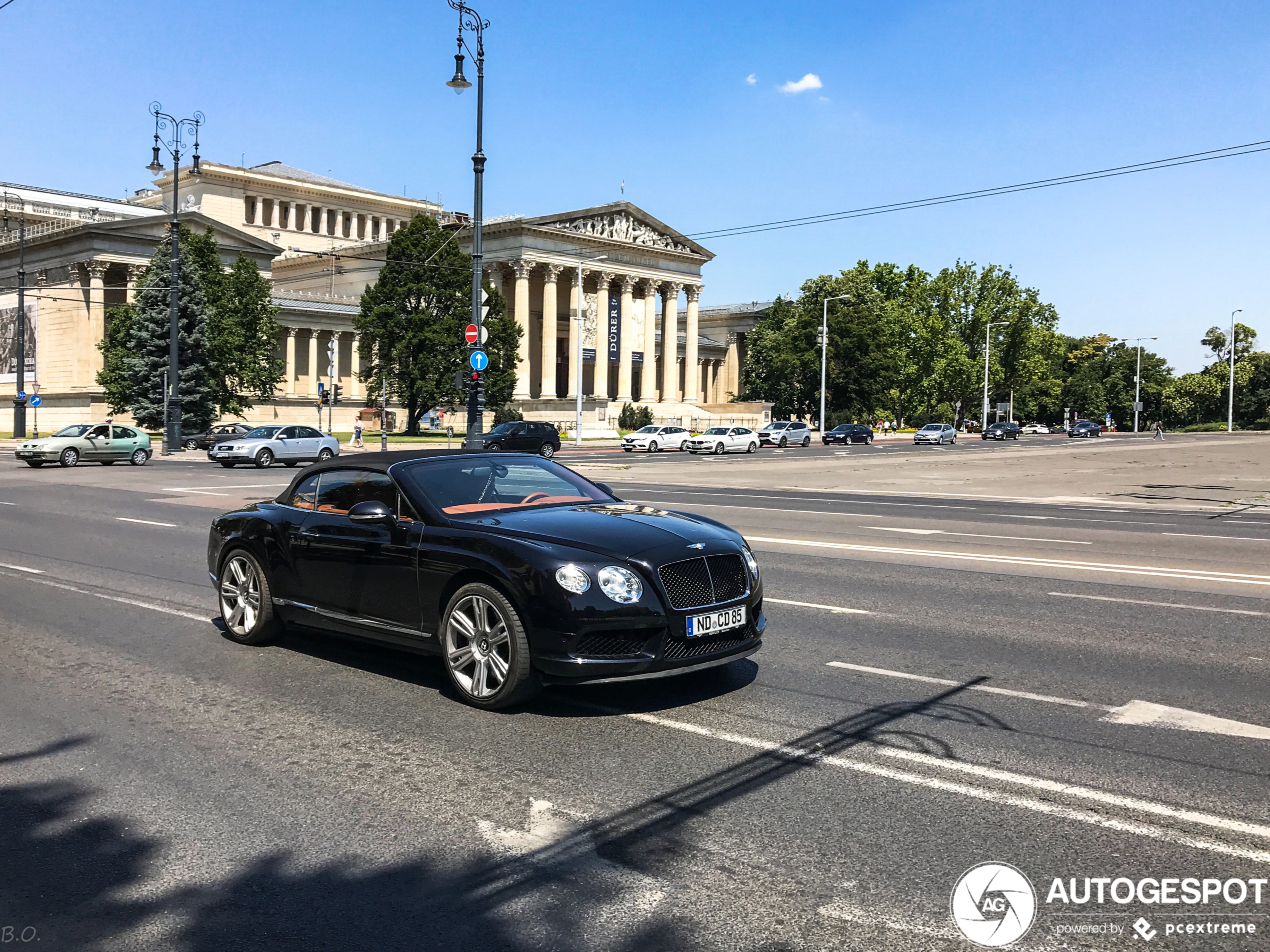 Bentley Continental GTC V8