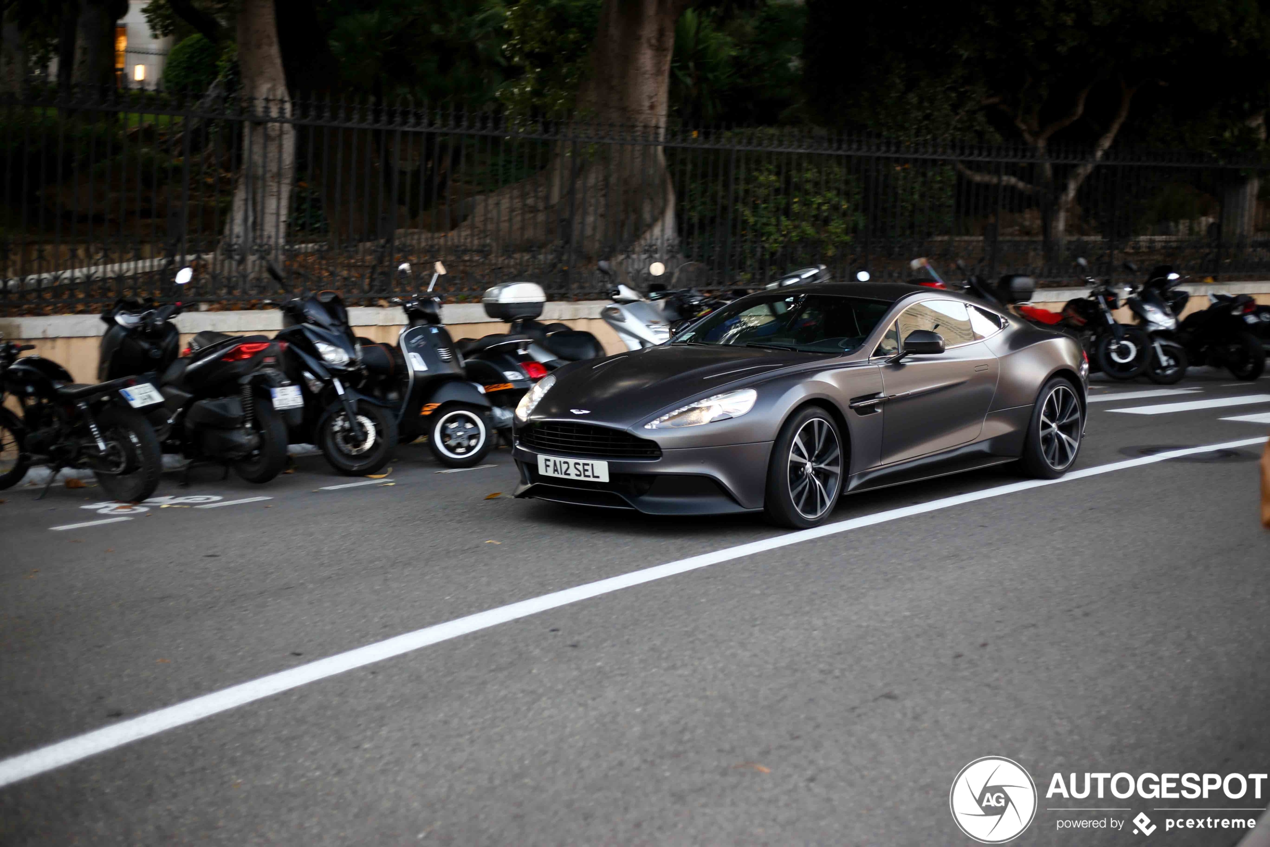 Aston Martin Vanquish 2013