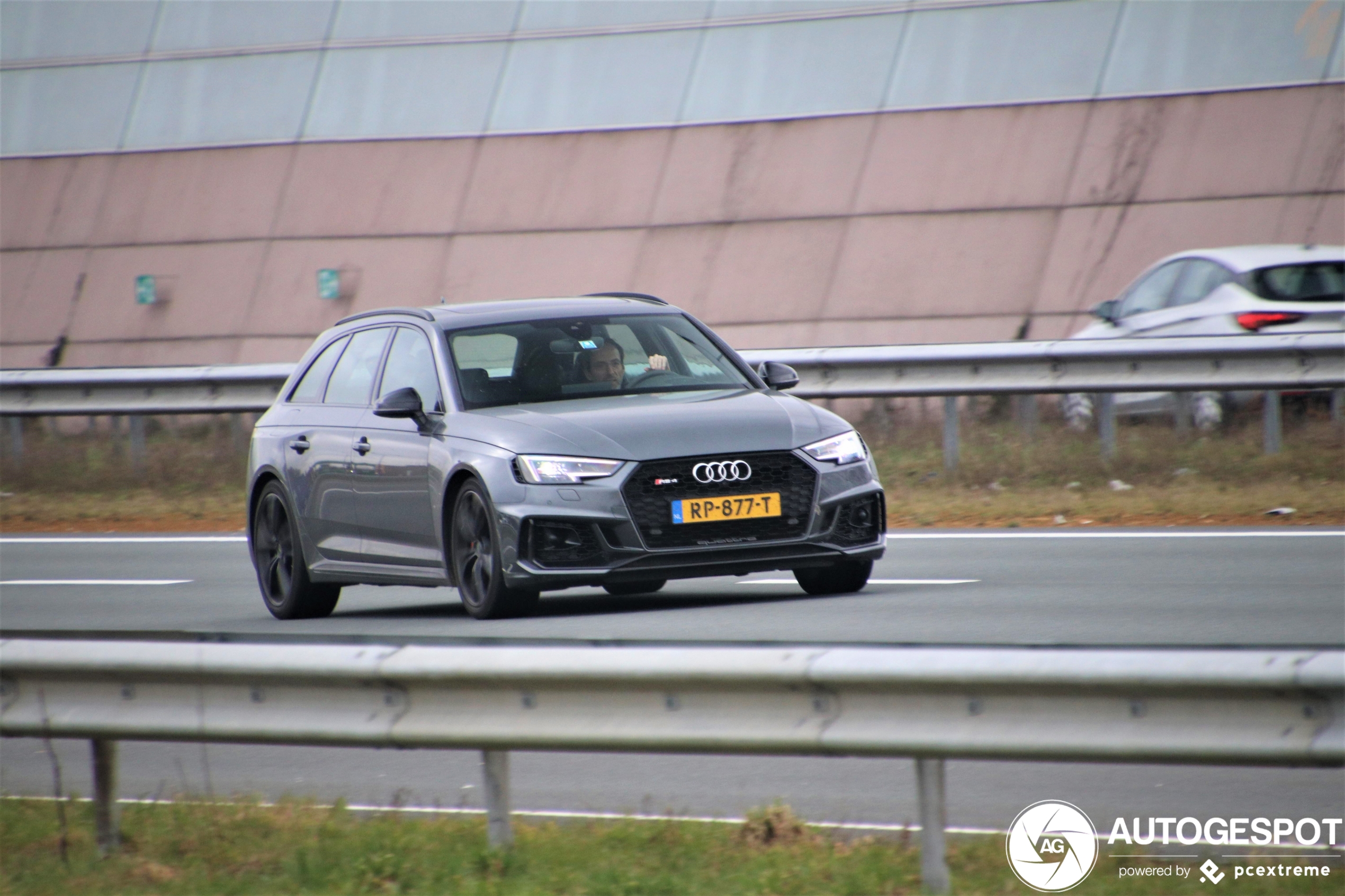 Audi RS4 Avant B9