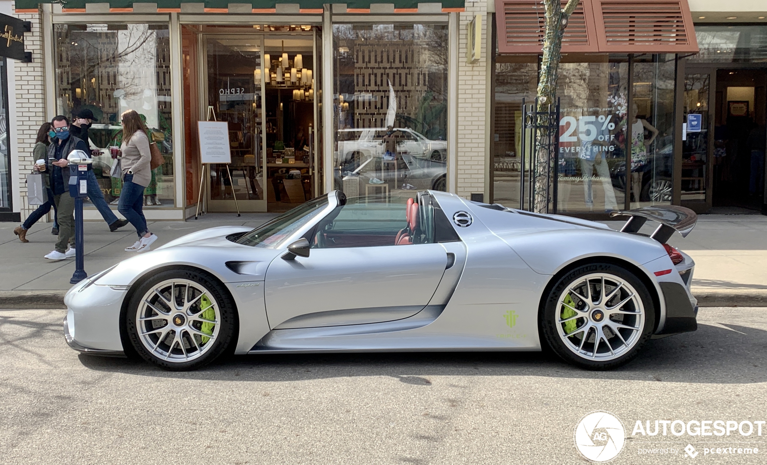 Porsche 918 Spyder Weissach Package