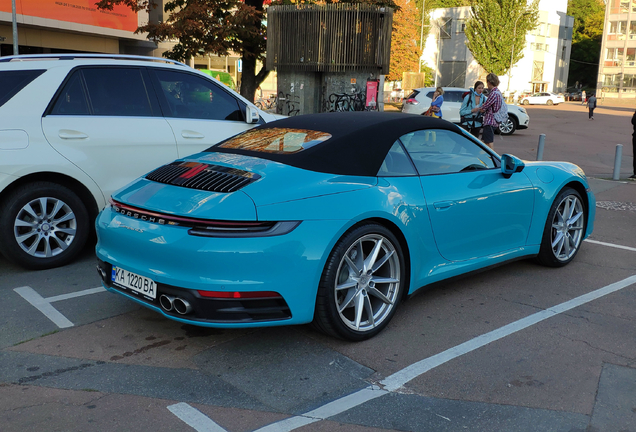 Porsche 992 Carrera 4S Cabriolet