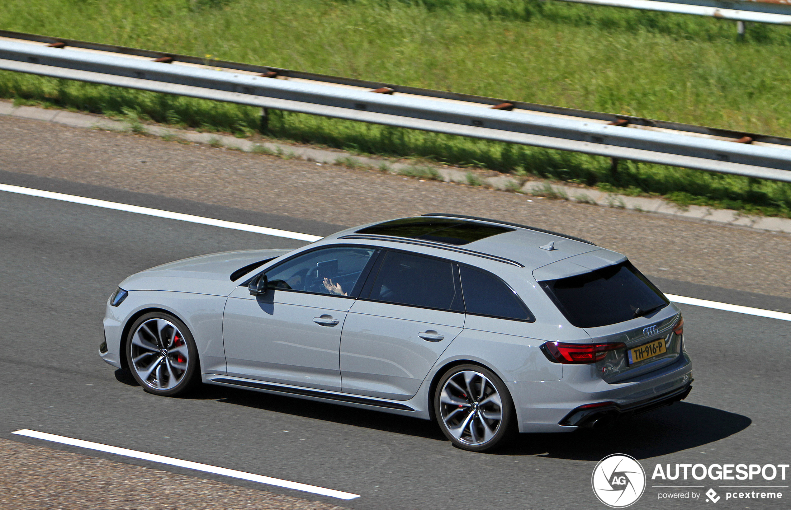 Audi RS4 Avant B9