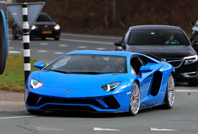 Lamborghini Aventador S LP740-4