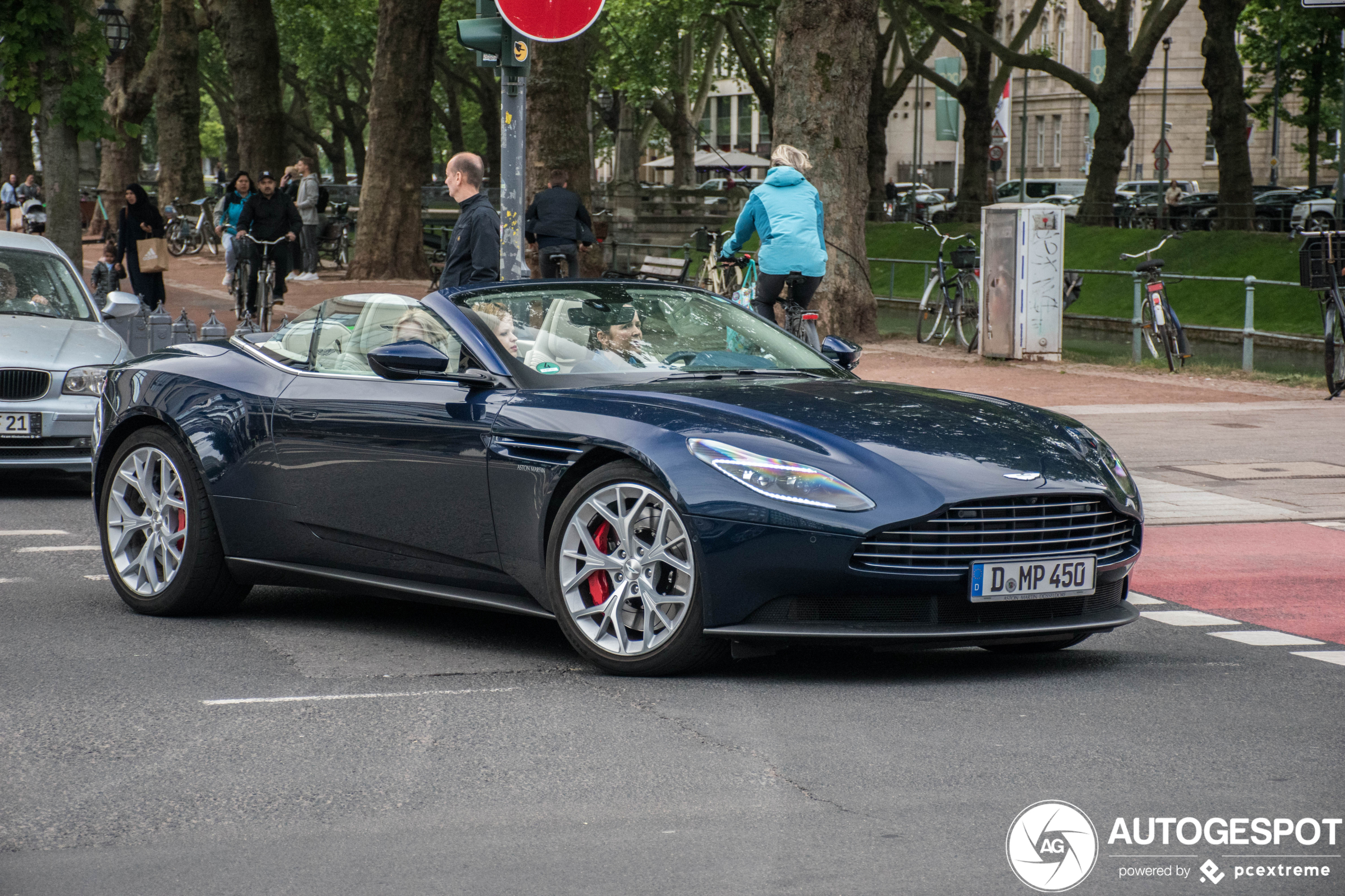 Aston Martin DB11 V8 Volante