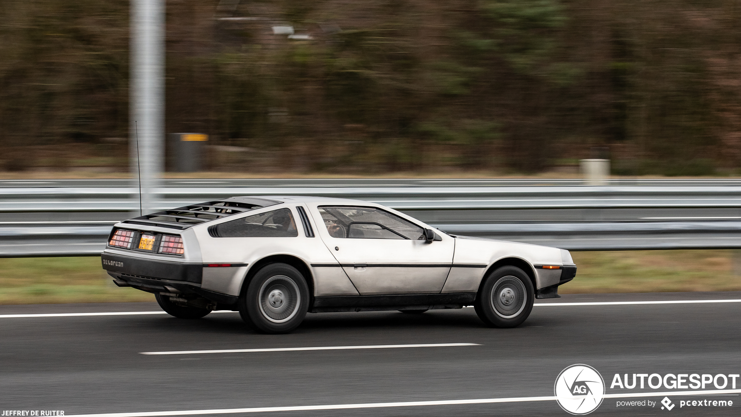 DeLorean DMC-12