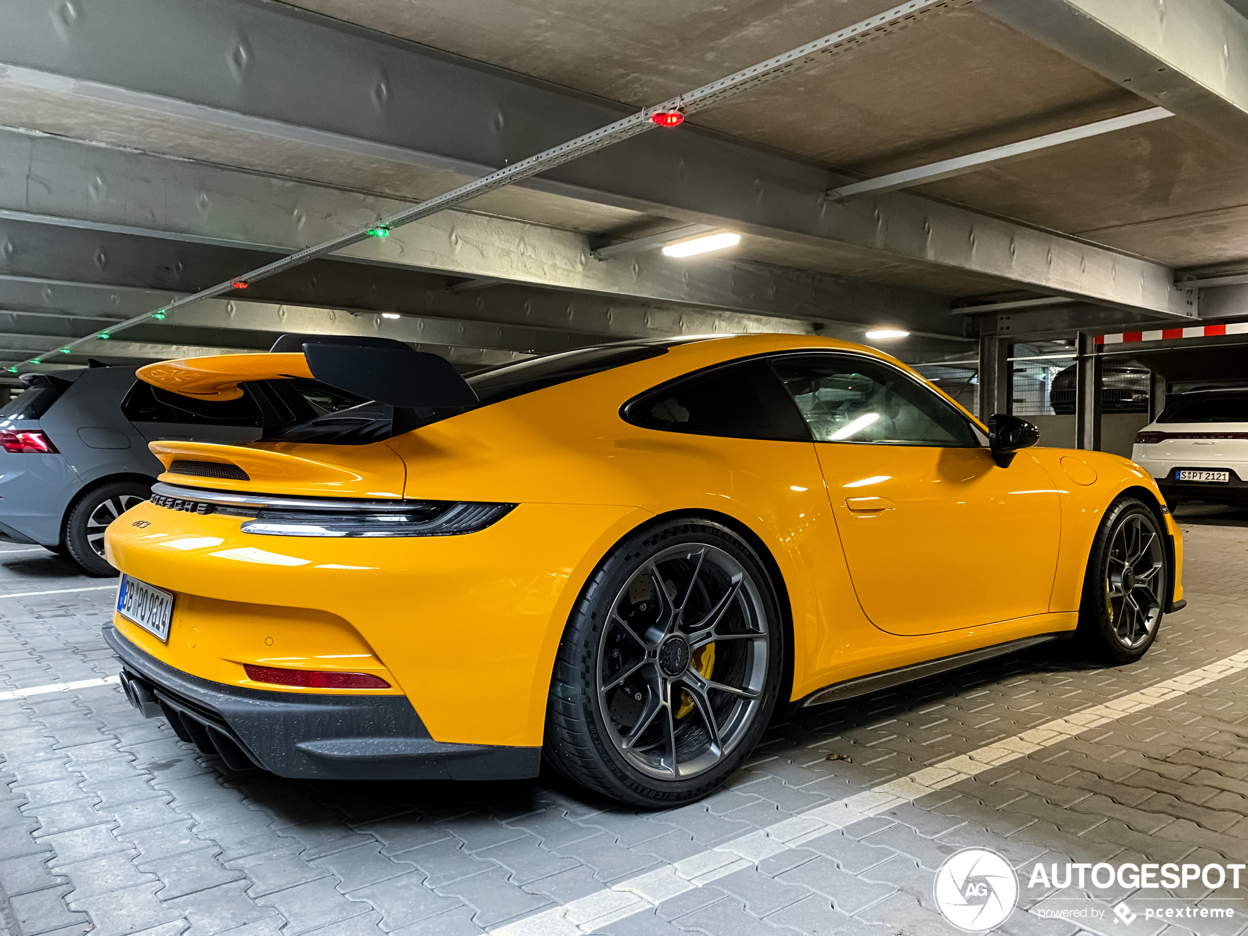 Porsche 992 GT3 in PTS Signal Yellow gespot!