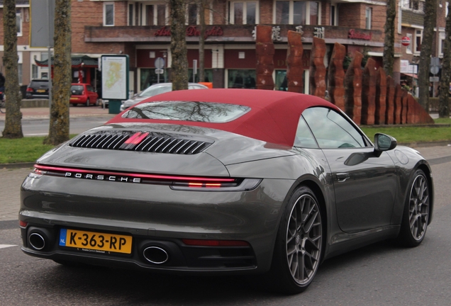 Porsche 992 Carrera 4S Cabriolet