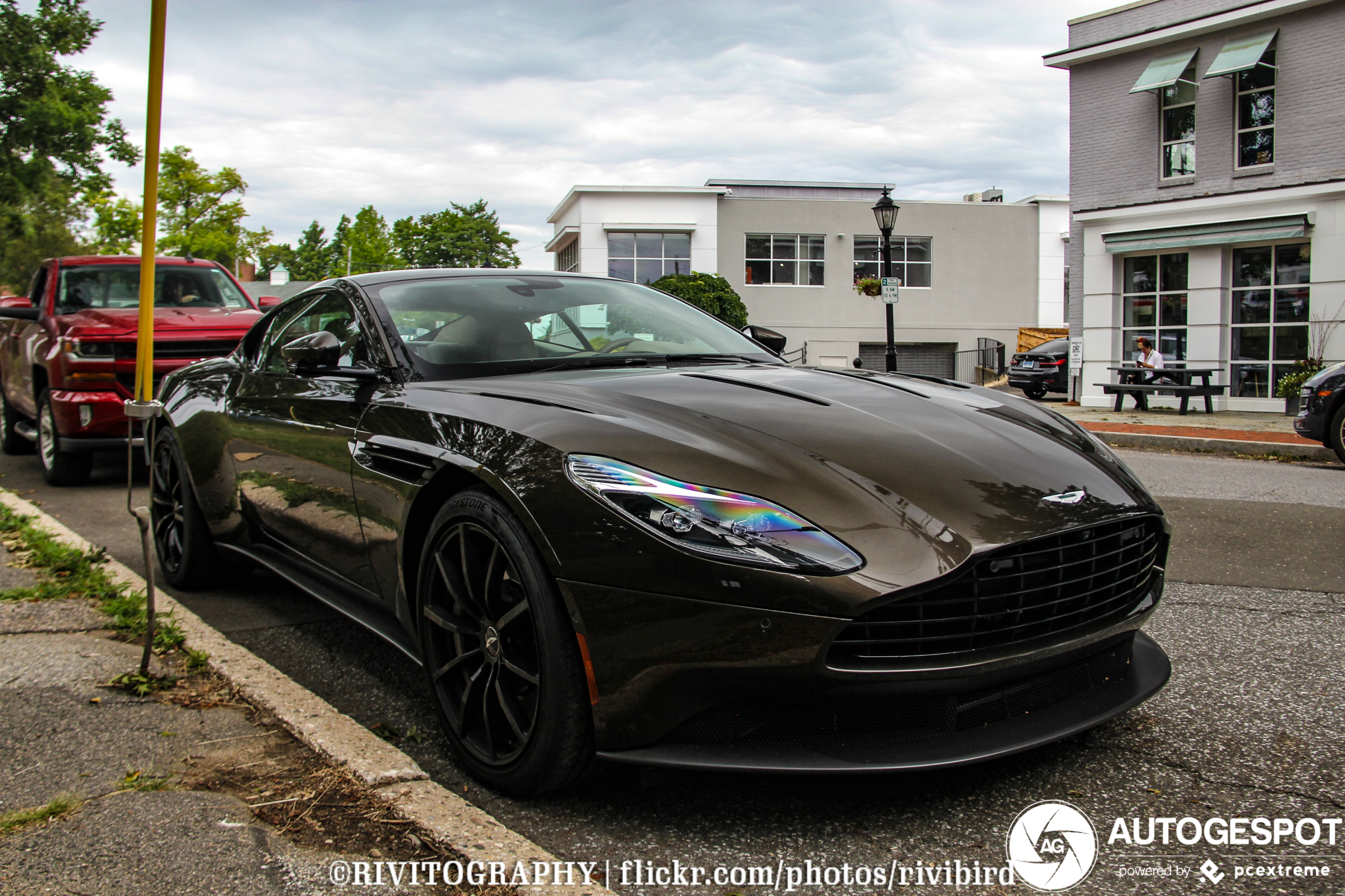 Aston Martin DB11