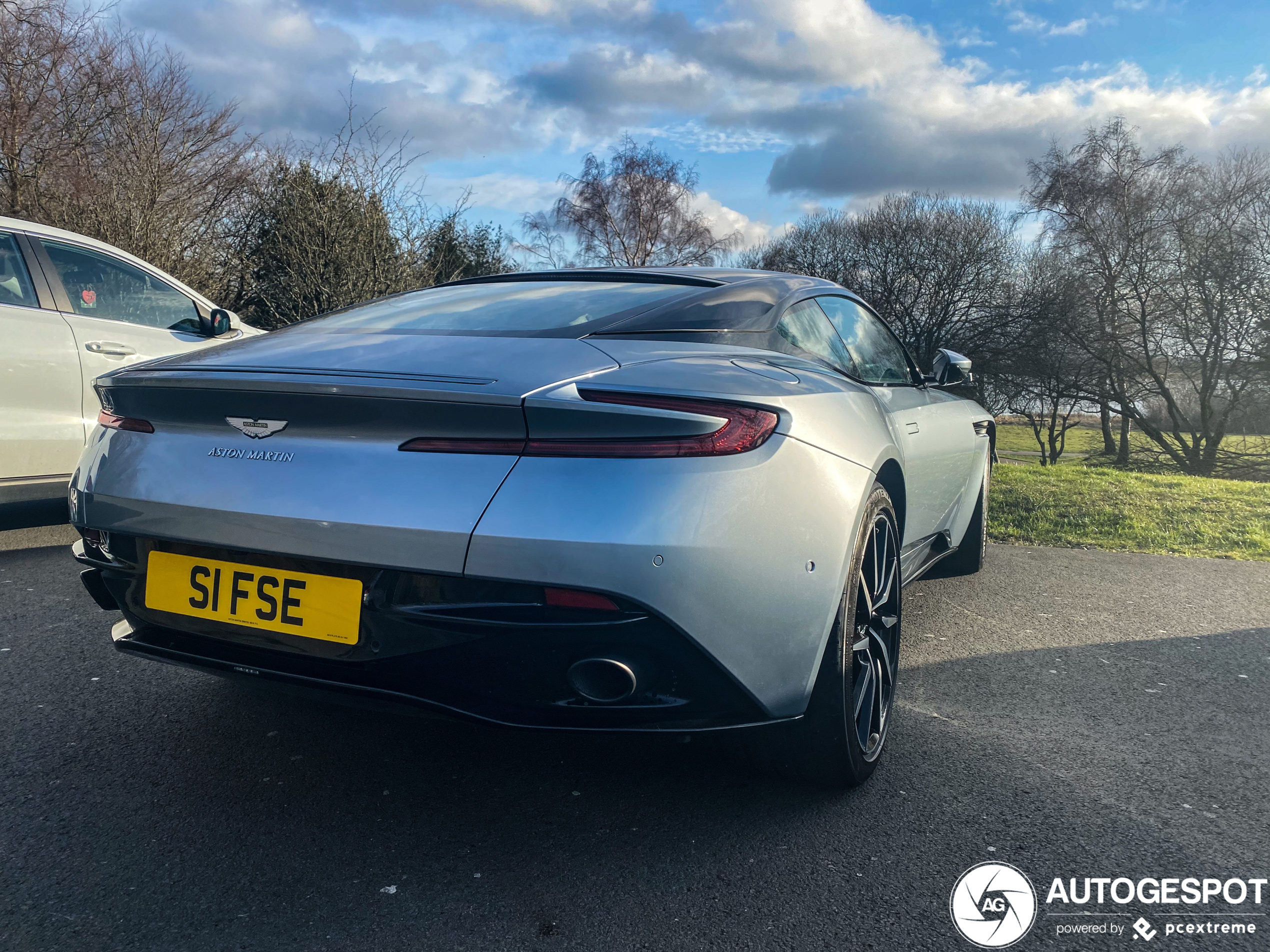 Aston Martin DB11 V8