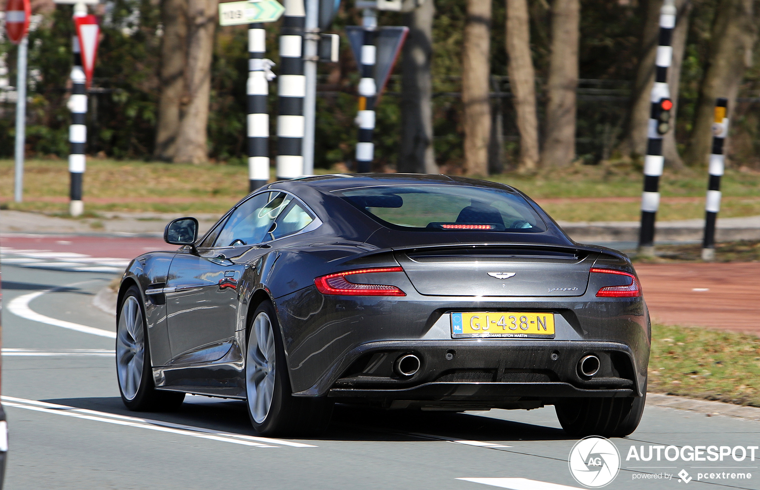 Aston Martin Vanquish 2013