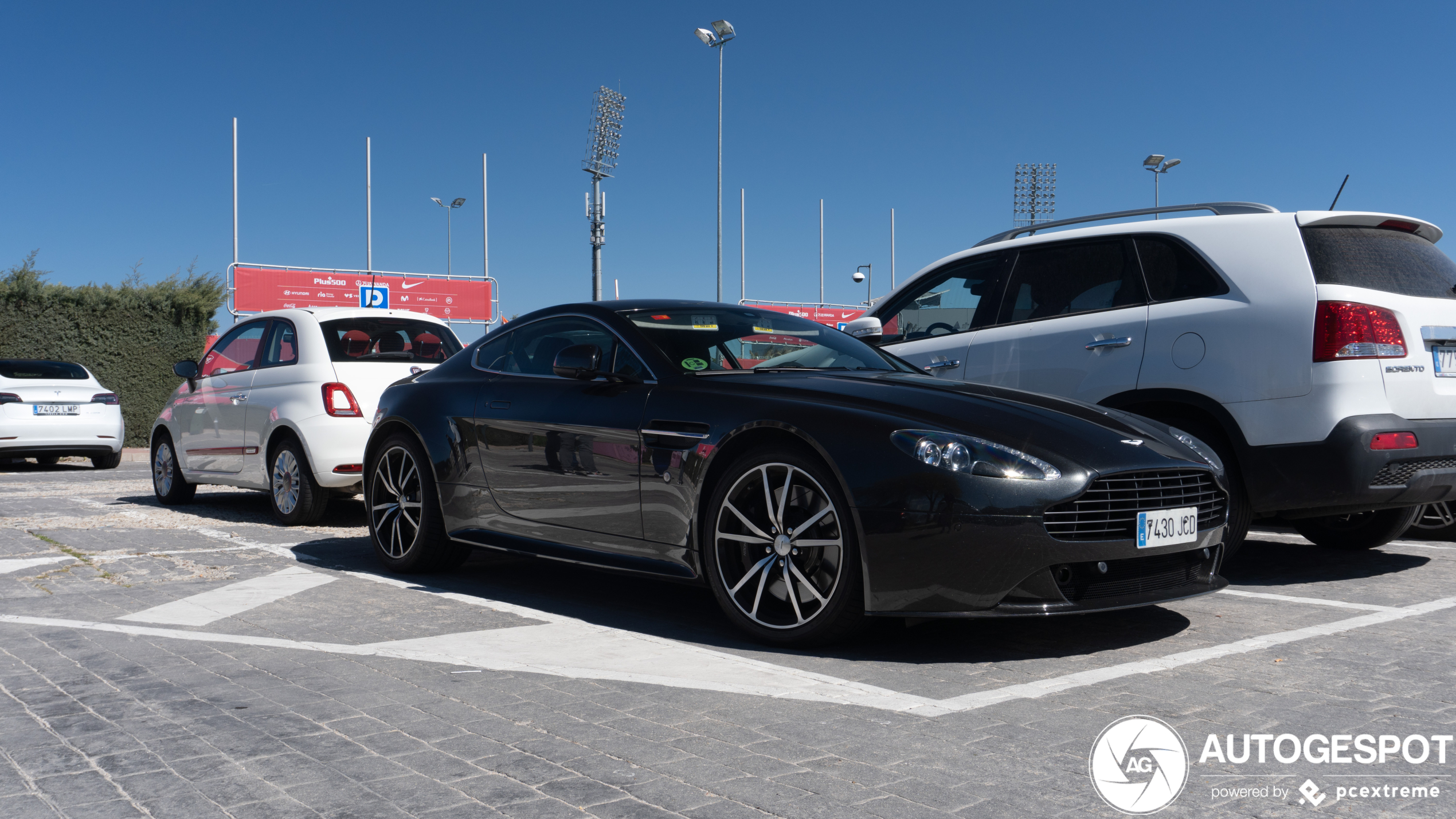 Aston Martin V8 Vantage 2012