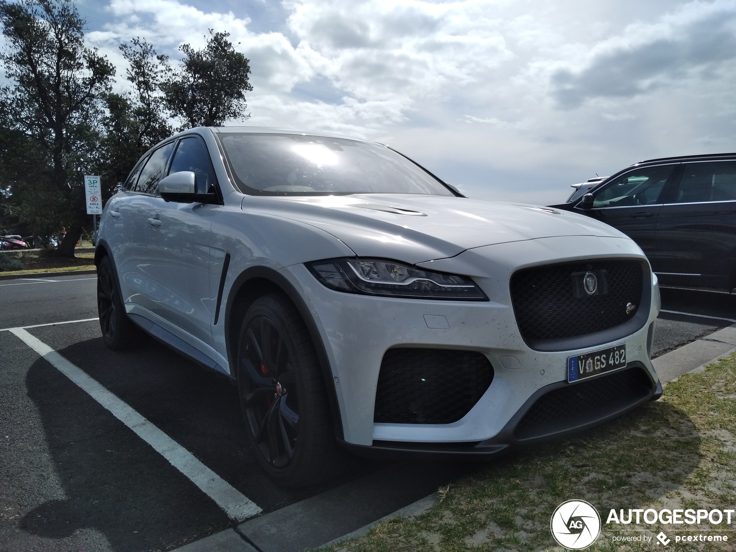 Jaguar F-PACE SVR