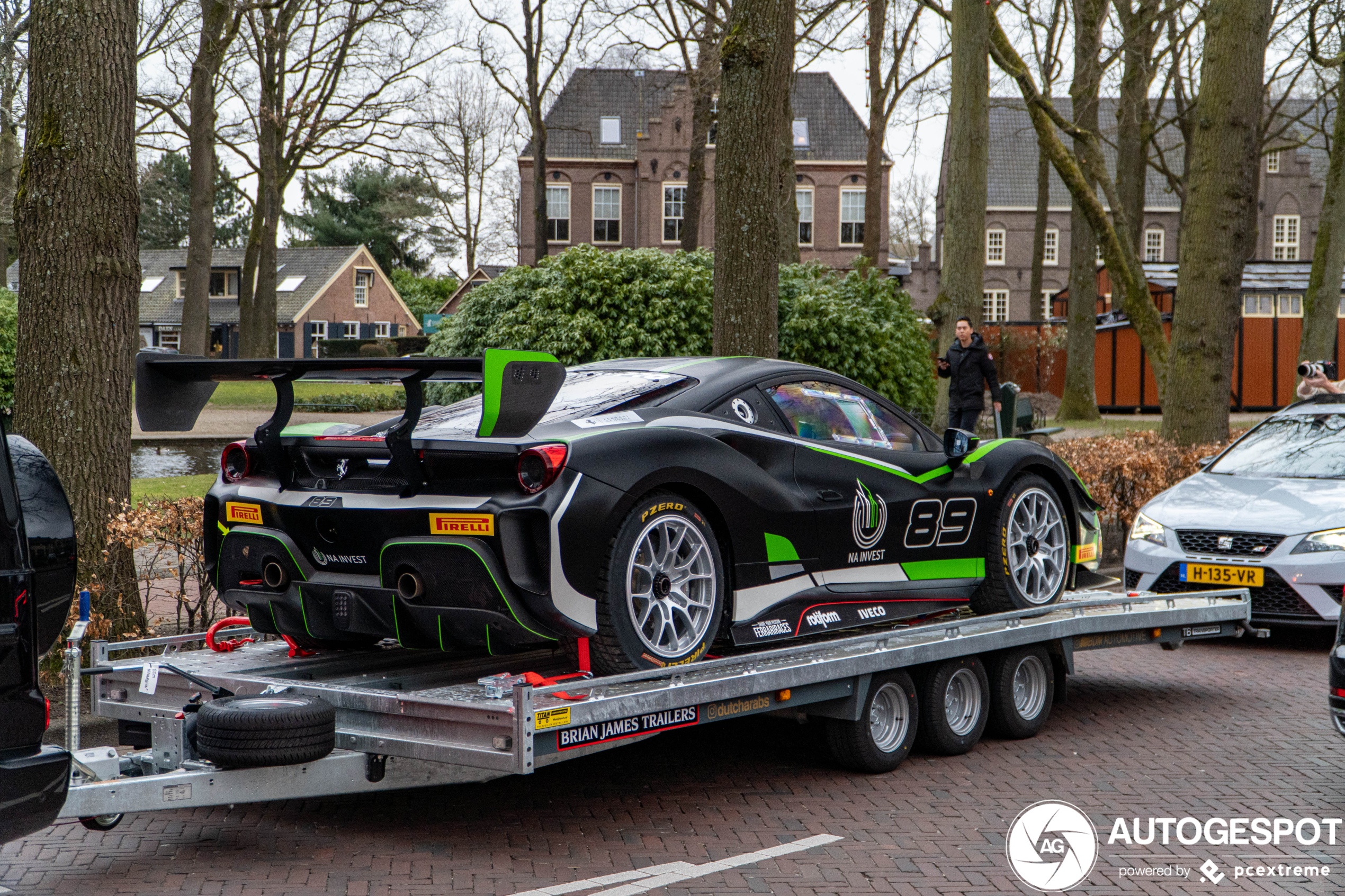 Ferrari 488 Challenge Evo duikt op in Laren