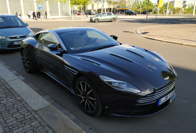 Aston Martin DB11