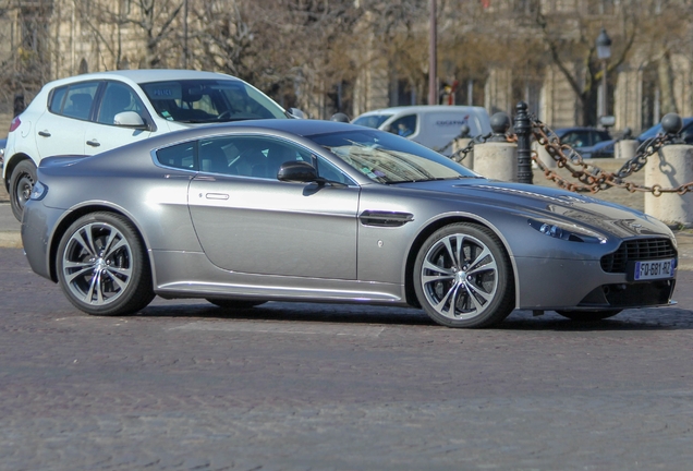 Aston Martin V12 Vantage