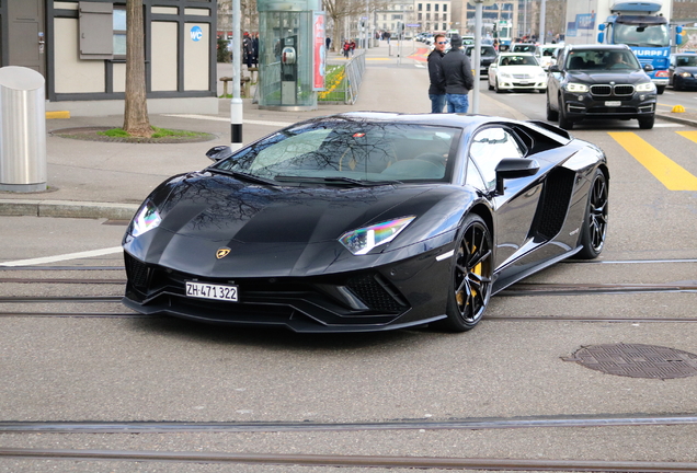 Lamborghini Aventador S LP740-4