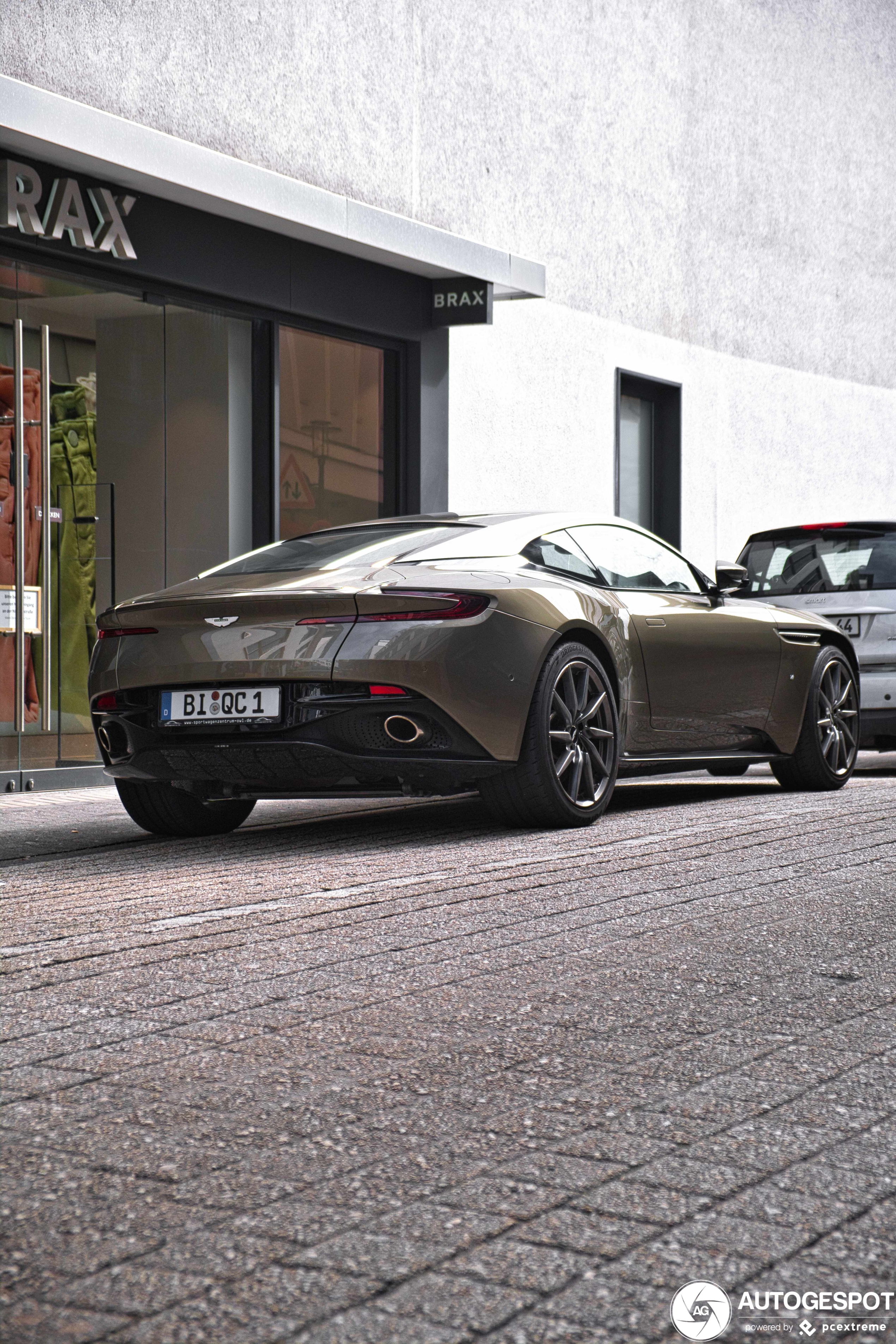 Aston Martin DB11